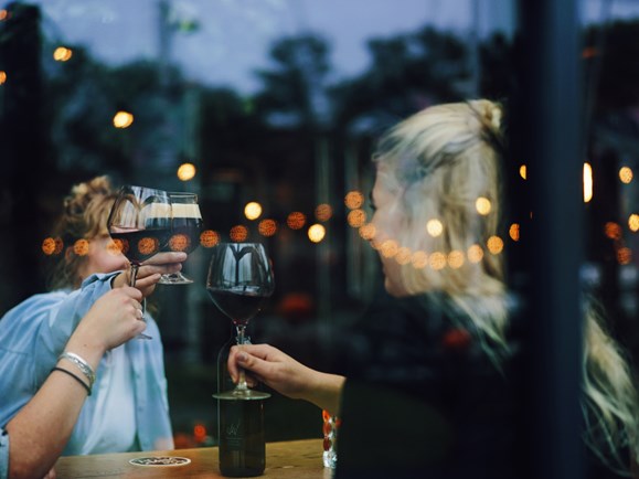 Proosten bij Brouwerij de Werf