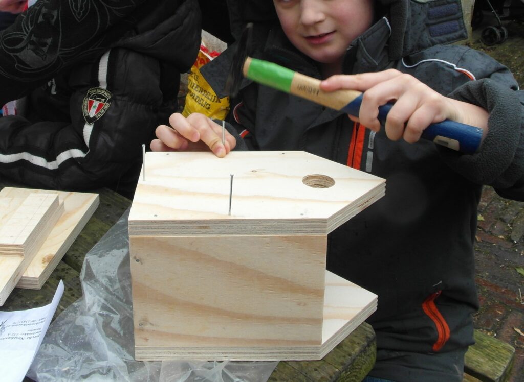 Vogelhuisje maken bij Hertenkamp
