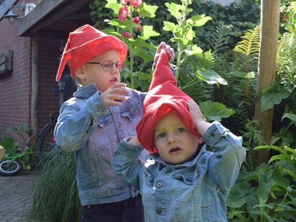 Kinderen wandelen kabouterbad