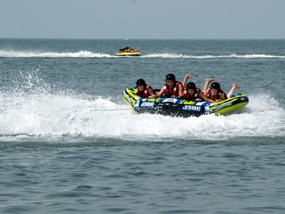 Funtubing op water bij Enkhuizen