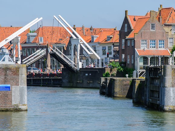 Ophaalbrug bij Drommedaris Enkhuizen