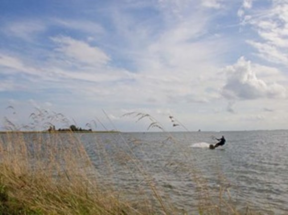 Windsurfen bij de Vooroever