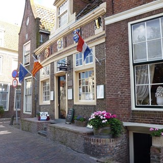 Buitenkant pand van Flessenscheepjesmuseum