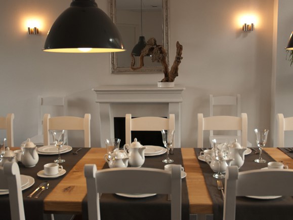 Gedekte tafel in B&B De Logerie