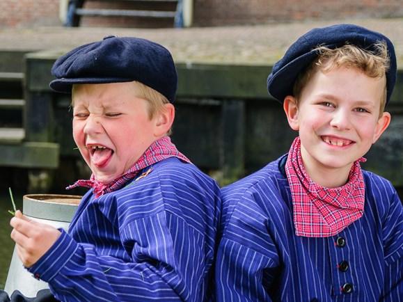 Kinderen in kostuum Zuiderzeemuseum