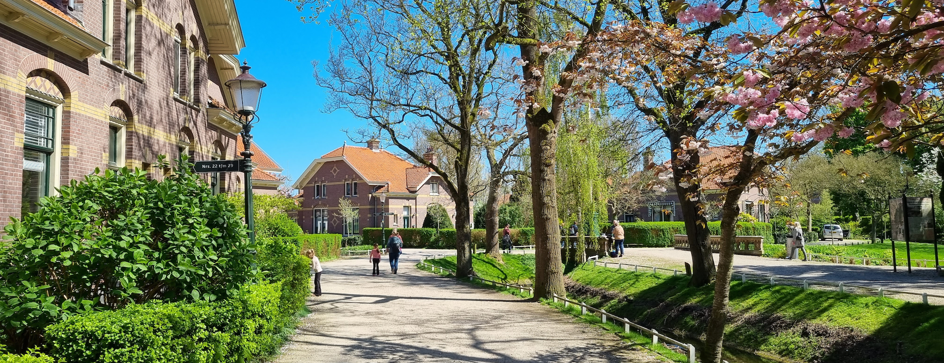 Wandelen door Snouck van Loosenpark